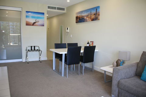 Beachside Luxury Getaway In Glenelg - Accommodation Daintree 5
