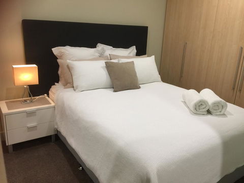 Beachside Luxury Getaway In Glenelg - Accommodation Daintree 9