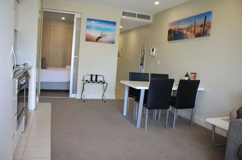 Beachside Luxury Getaway In Glenelg - Accommodation Daintree 4