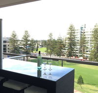 Beachside Luxury getaway in Glenelg - Accommodation Daintree