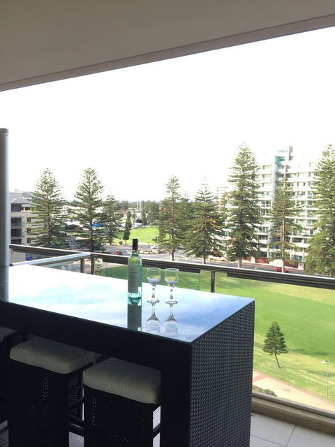 Beachside Luxury Getaway In Glenelg - Accommodation Daintree 0
