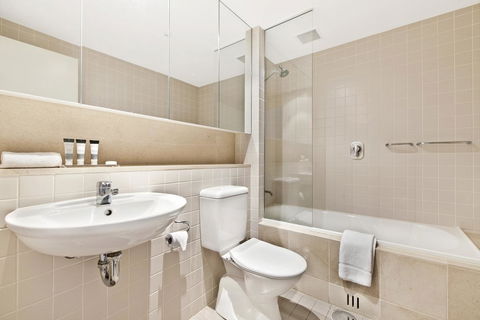 Glenelg Seaside Apartment - Accommodation Daintree 12