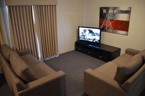 Arkana Motor Inn & Terrace Apartments - Accommodation Daintree 4