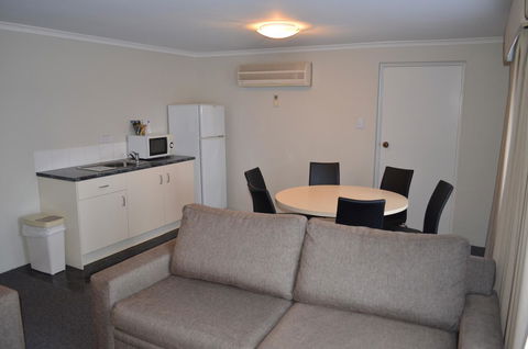 Arkana Motor Inn & Terrace Apartments - Accommodation Daintree 11