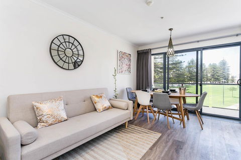 Heart Of Glenelg BnB - Accommodation Daintree 10