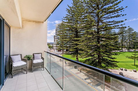 Heart Of Glenelg BnB - Accommodation Daintree 12
