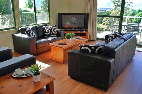 SkyView Villa - Accommodation Daintree 4