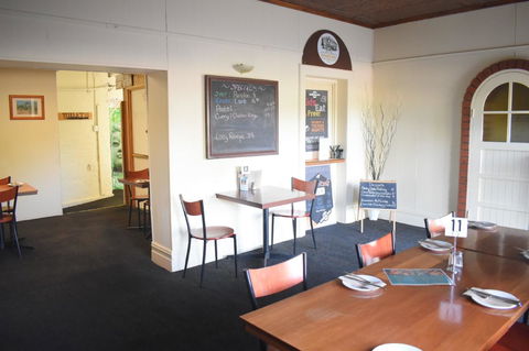 Commercial Hotel Morgan - Accommodation Daintree 5