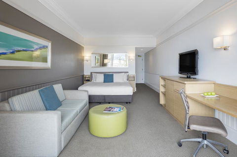 Crowne Plaza Terrigal Pacific, An IHG Hotel - Accommodation Daintree 2