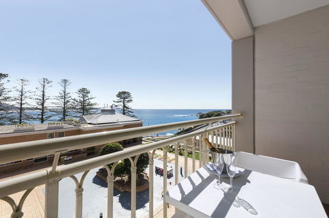 Crowne Plaza Terrigal Pacific, An IHG Hotel - Accommodation Daintree 5