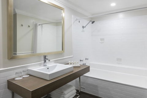 Crowne Plaza Terrigal Pacific, An IHG Hotel - Accommodation Daintree 6