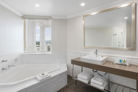Crowne Plaza Terrigal Pacific, An IHG Hotel - Accommodation Daintree 37