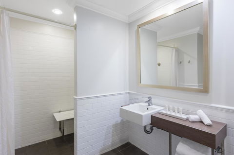 Crowne Plaza Terrigal Pacific, An IHG Hotel - Accommodation Daintree 39