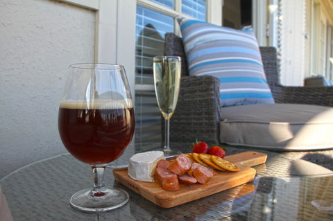 Smugglers Inn Studio Apartments - Accommodation Daintree 2
