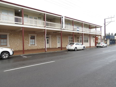 Smugglers Inn Studio Apartments - Accommodation Daintree 10
