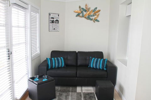 Smugglers Inn Studio Apartments - Accommodation Daintree 3