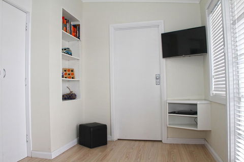 Smugglers Inn Studio Apartments - Accommodation Daintree 7