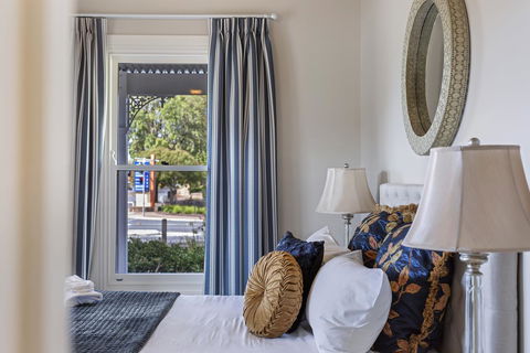 Grandview Accommodation - The Elm Tree Apartments - Accommodation Daintree 11