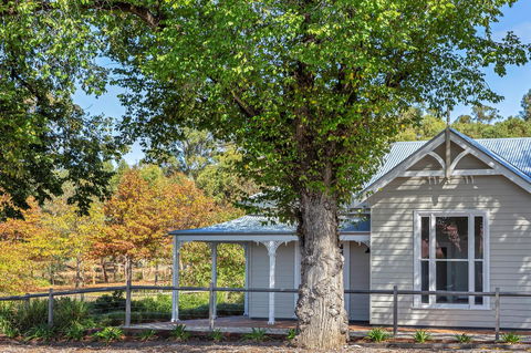 Grandview Accommodation - The Elm Tree Apartments - Accommodation Daintree 1