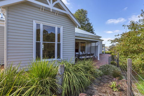 Grandview Accommodation - The Elm Tree Apartments - Accommodation Daintree 24