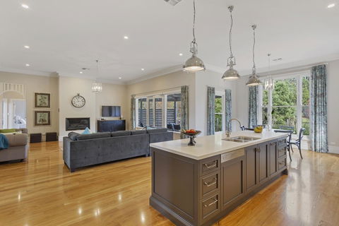 Grandview Accommodation - The Elm Tree Apartments - Accommodation Daintree 17