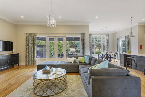 Grandview Accommodation - The Elm Tree Apartments - Accommodation Daintree 4