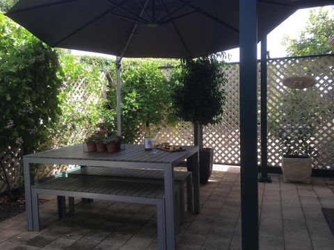 Wine And Roses Bed And Breakfast - Accommodation Daintree 3
