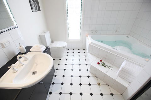 Wine And Roses Bed And Breakfast - Accommodation Daintree 11