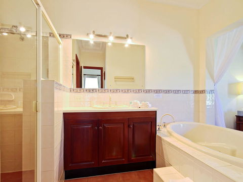 Wine And Roses Bed And Breakfast - Accommodation Daintree 18