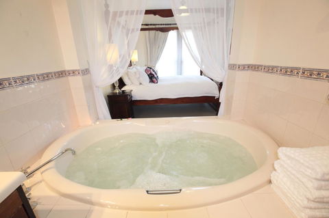 Wine And Roses Bed And Breakfast - Accommodation Daintree 15