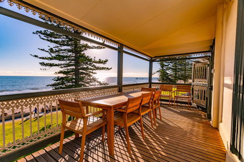 Seawall Apartments - Accommodation Daintree 1