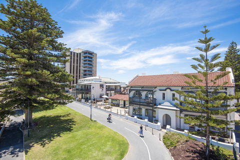 Seawall Apartments - Accommodation Daintree 0