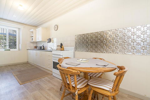 Stoneleigh Cottage Bed And Breakfast - Accommodation Daintree 6