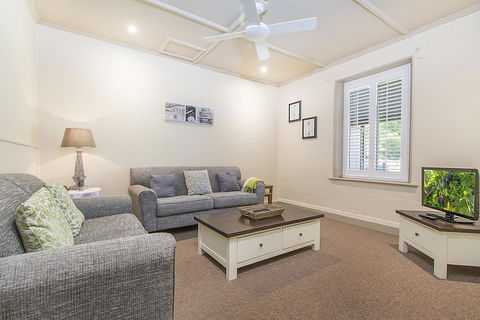 Stoneleigh Cottage Bed And Breakfast - Accommodation Daintree 4