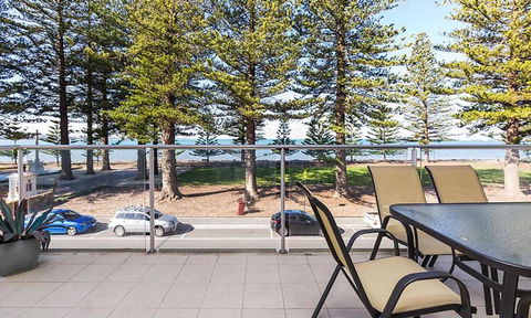Breeze Beachfront Apartment - Accommodation Daintree 40
