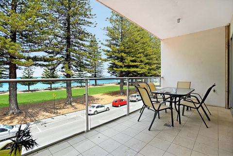 Breeze Beachfront Apartment - Accommodation Daintree 5
