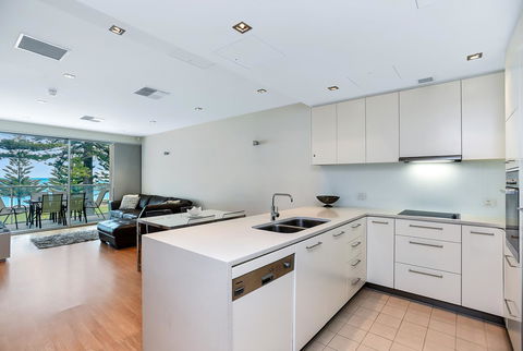 Breeze Beachfront Apartment - Accommodation Daintree 9
