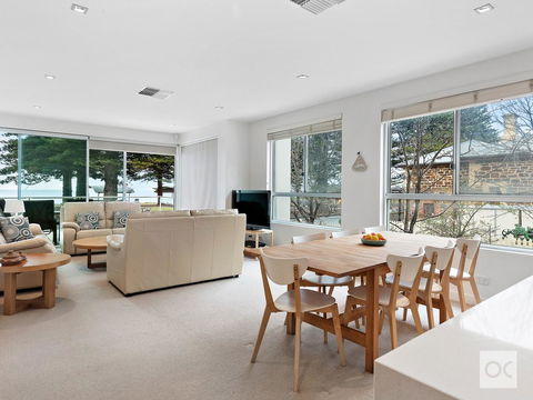 Breeze Beachfront Apartment - Accommodation Daintree 19