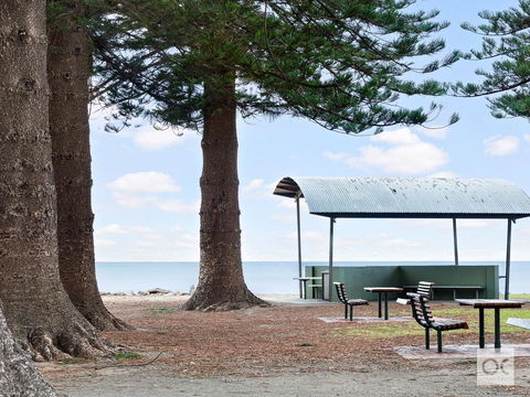 Breeze Beachfront Apartment - Accommodation Daintree 21