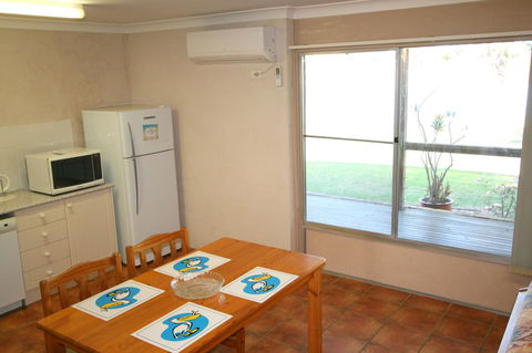 Lake Edge Apartments - Accommodation Daintree 14
