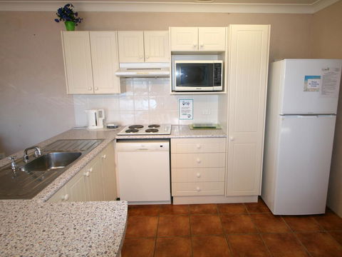 Lake Edge Apartments - Accommodation Daintree 6