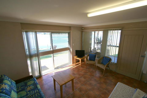Lake Edge Apartments - Accommodation Daintree 10