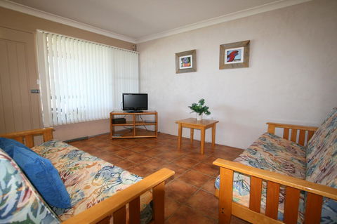 Lake Edge Apartments - Accommodation Daintree 15