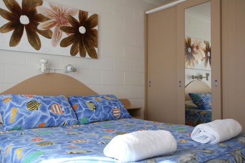 Lake Edge Apartments - Accommodation Daintree 18
