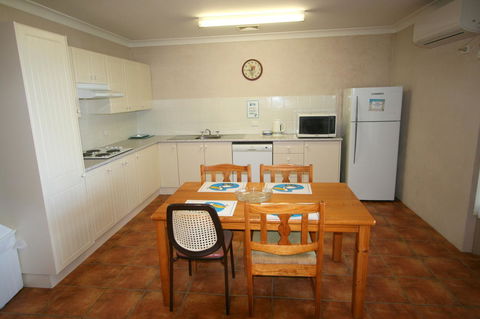Lake Edge Apartments - Accommodation Daintree 17