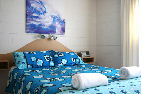 Lake Edge Apartments - Accommodation Daintree 5