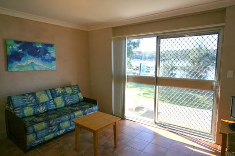 Lake Edge Apartments - Accommodation Daintree 11