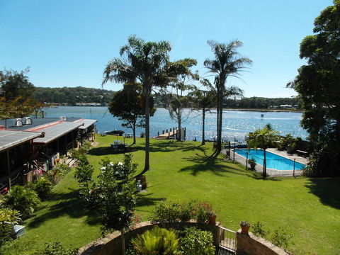 Lake Edge Apartments - Accommodation Daintree 0