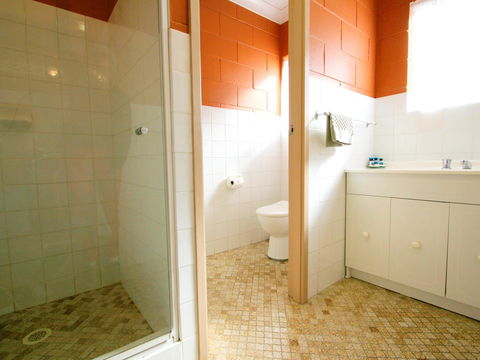 Lake Edge Apartments - Accommodation Daintree 25