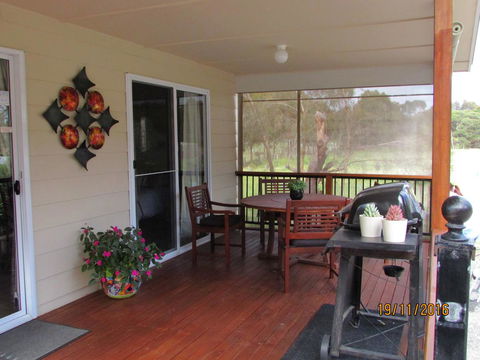Lazy Days Cottage - Victor Harbor - Accommodation Daintree 27